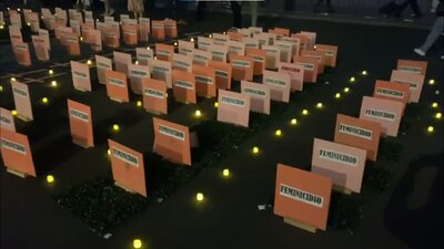 Familiares de víctimas de feminicidio se manifiestan en Palacio Nacional