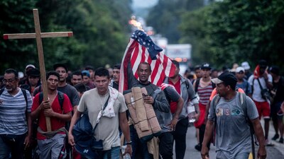 Autoridades del INM se reúnen con integrantes de caravana migrante