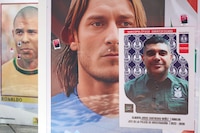 De Messi a Rocha Moya: activistas intervienen estampas gigantes del Mundial en Reforma
