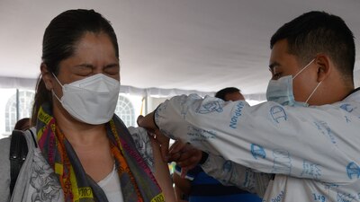 En caso de tener dolor en el sitio de inyección, no se recomienda la aplicación de compresas húmedas