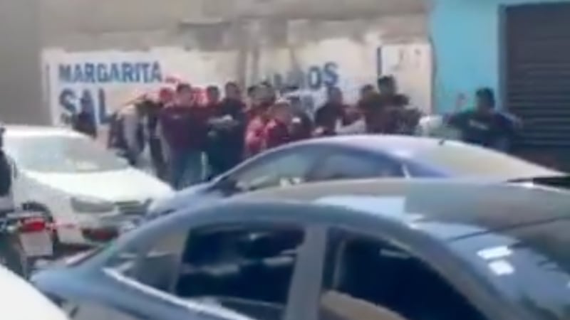 Destituyen a funcionaros de Azcapotzalco que golpean e insultan a vecinos