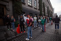 Desmanes, empujones y caos se registran para entrar al Fan Fest del Zócalo de la CDMX