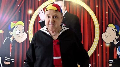El actor busca persuadir a los migrantes de cruzar de forma legal a EU