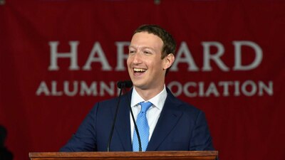 12 años después de dejar la escuela, el creador de Facebook volvió a Harvard