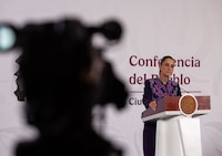 Sheinbaum exige no criminalizar la migración tras muerte de otro mexicano en operativo del ICE