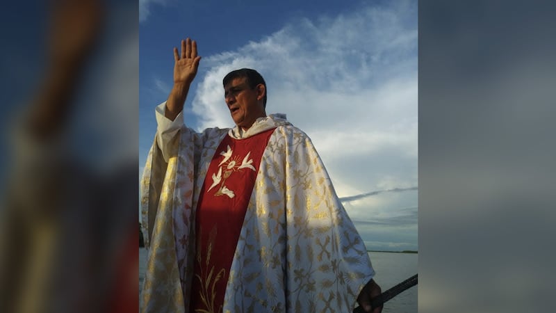 Desaparece sacerdote vinculado a exorcismos y la iglesia lo suspende