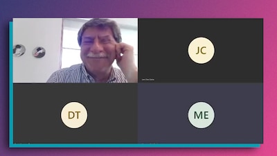 De acuerdo con la usuaria que compartió el video, el profesor está triste y apenado por las fallas técnicas en su clase
