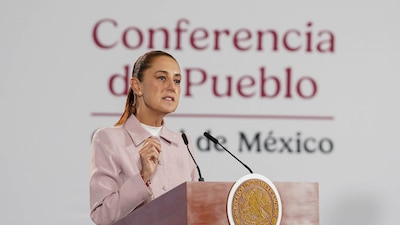CIUDAD DE MÉXICO, 06OCTUBRE2026.- Claudia Sheinbaum Pardo, presidenta de México, encabezó la conferencia Mañanera del Pueblo desde Palacio Nacional, en la que se presentó el informe de salud.
FOTO: GALO CAÑAS/CUARTOSCURO.CO