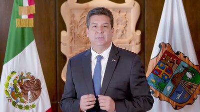 La fiscalía lo ha acusado de delitos como delincuencia organizada, lavado de dinero y defraudación