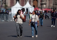 Aumentan las familias en Edomex que heredan los apellidos maternos a sus hijos