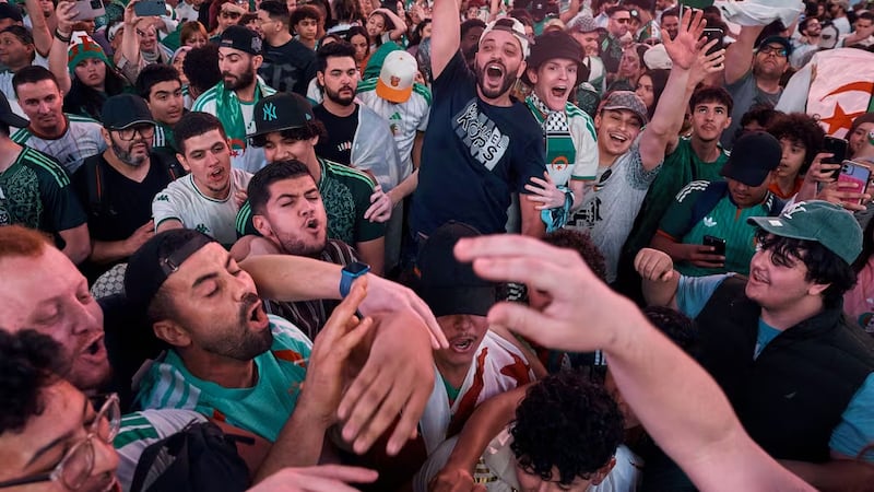 Aficionados de Argentina y Argelia protagonizaron la primera riña del Mundial en Times Square