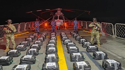 El cargamento iba a bordo de una embarcación menor; se logró la detención de cuatro personas.