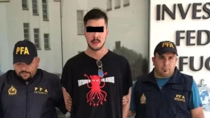 Extraditan a México al cantante 'Danny Rey' por acusaciones de abuso sexual