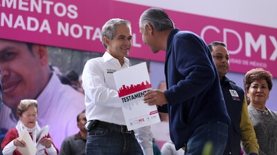 Gustavo “N” y Arturo “N” están acusados por su probable participación en una red que habría espiado mensajes, correos y llamadas.