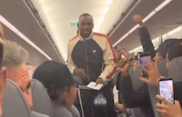 “Gracias, Quiñones”: pasajeros de vuelo comercial ovacionan al goleador del ‘Tri’