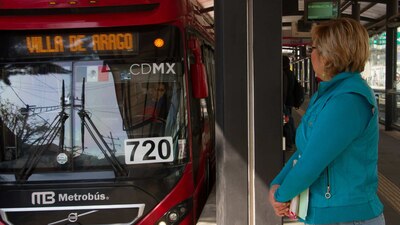Agentes encubiertos se harán cargo de la seguridad en el Metrobús de la Ciudad de México