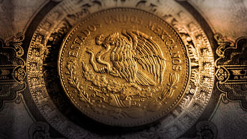 Peso cede levemente ante el dólar; se ubica en las 19.61 unidades