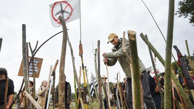 Ecologistas, agricultores y pobladores contra la construcción del aeropuerto en Notre-Dame-des-Landes