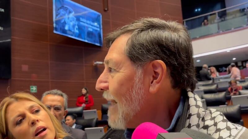 Noroña responde a críticas por viaje en avión privado: “no tengo que transparentar gastos personales”