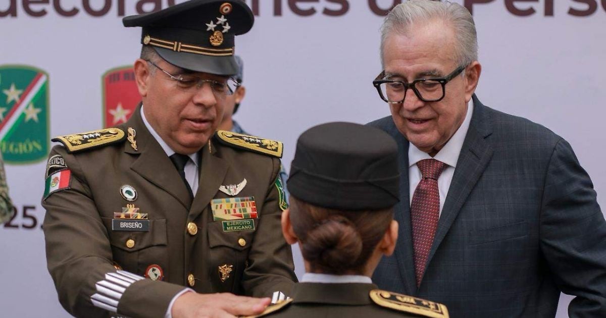 Sheinbaum presenta al general Guillermo Briceño como el nuevo ...