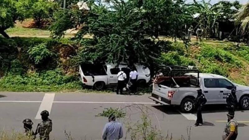 Atacan la camioneta del alcalde de Igualapa, Alfredo González; asesinan a 4 policías municipales