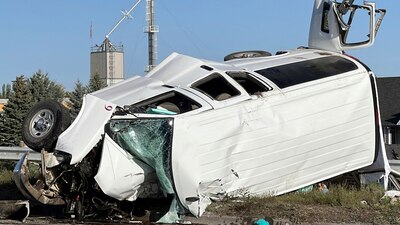 El auto en el que viajaban quedó destruido