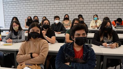 La UNAM resaltó que se debe usar si hay varias personas durante más de 30 minutos en lugares cerrados