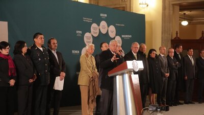AMLO se reunió con su gabinete para informar sobre la estrategia para erradicar el robo de combustible