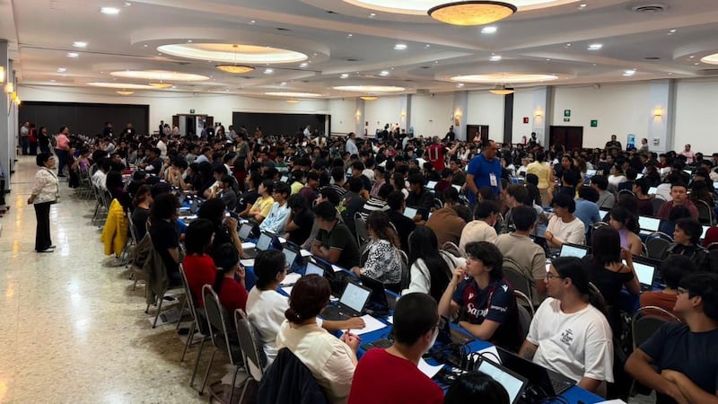 Con laptops y en un salón de hotel, así realizó la UNAM su primer Examen de Control