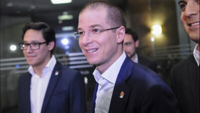 El dirigente de Acción Nacional hizo promocionales en octubre y noviembre de 2015, donde presuntamente se promocionaba