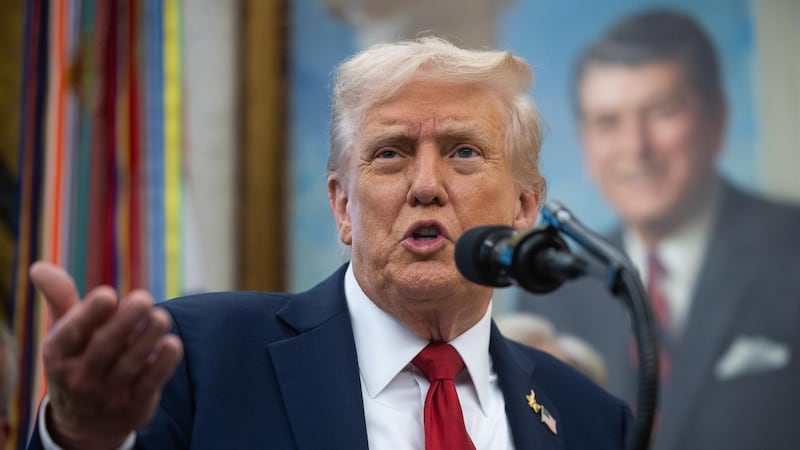 Trump anuncia arancel del 25% para camiones medianos y pesados a partir de noviembre
