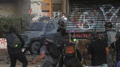 Los chilenos salieron a las calles a manifestarse por mejoras salariales y reformas educativas