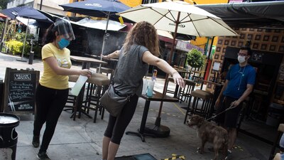 Restaurantes en la CDMX reabrieron sus puertas tomando las medidas de sana distancia