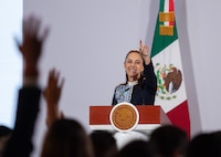 Tras rechazo al aumento salarial de 6.8%, Sheinbaum pide al IMSS preparar una nueva propuesta
