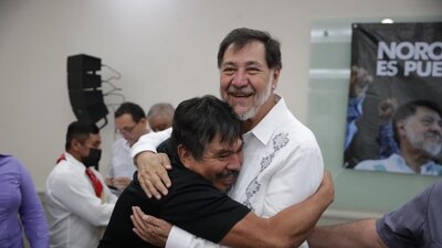 Noroña destacó que los libros tienen trabajo de pedagogos y especialistas