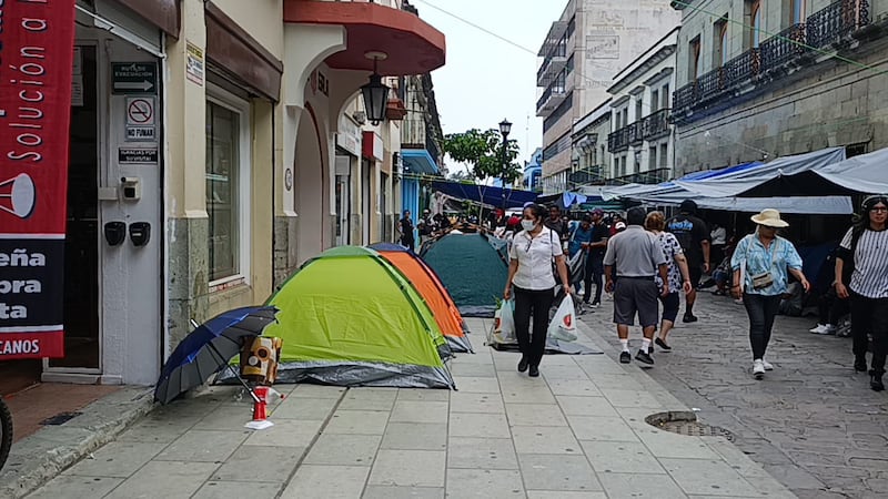 CNTE instala ‘mega plantón’ en el Centro Histórico de Oaxaca; maestros dejan a miles sin clases
