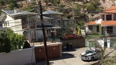 En la embajada presencia policiaca frente a las instalaciones diplomáticas