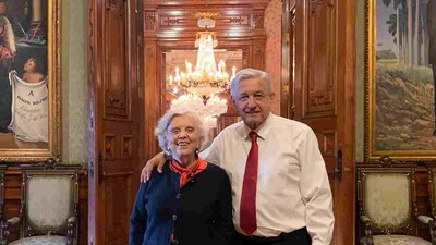 El presidente afirmó que Elena Poniatowska es la mejor escritora de México