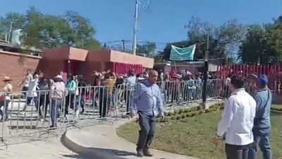 Los inconformes han solicitado la reconstrucción de escuelas