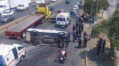 La vagoneta chocó con un trailer en la Avenida Jesús Reyes Heroles