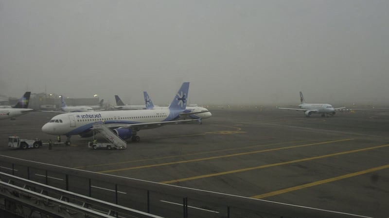 Frente Frío 27: Suspenden todos los aterrizajes y despegues en el AICM