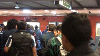 En las líneas A, 3 y 12 los trenes tardan en llegar más de 5 minutos