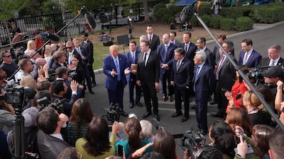 Trump y gigantes de IA acuerdan autorregularse ante los riesgos de la tecnología