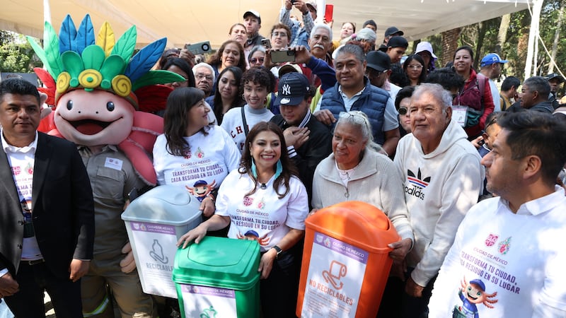 Clara Brugada regala contendores antes de que sea obligatorio separar basura en 2026