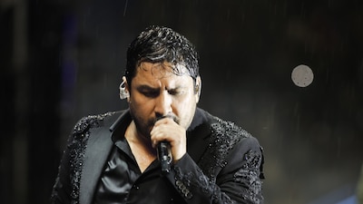 La mujer, quien asistió a uno de los conciertos del cantante, le pidió una foto, pero, al conseguirla lo agredió