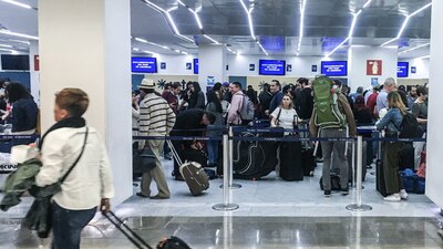 La Secretaría de Salud informó que los mexicanos procedentes de China permanecerán 14 días en Francia