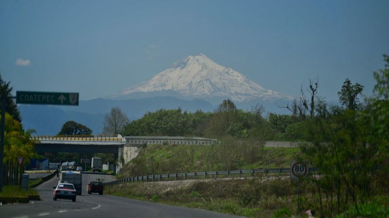 Guía local rescata a 12 alpinistas desaparecidos en el Pico de Orizaba