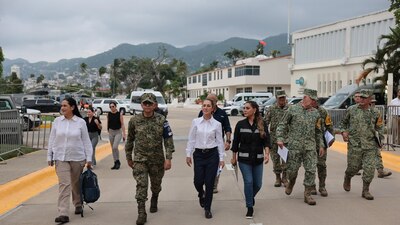 La Presidenta acudió a Acapulco pàra supervisar las acciones del gobierno