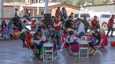 Familias indígenas desplazadas.