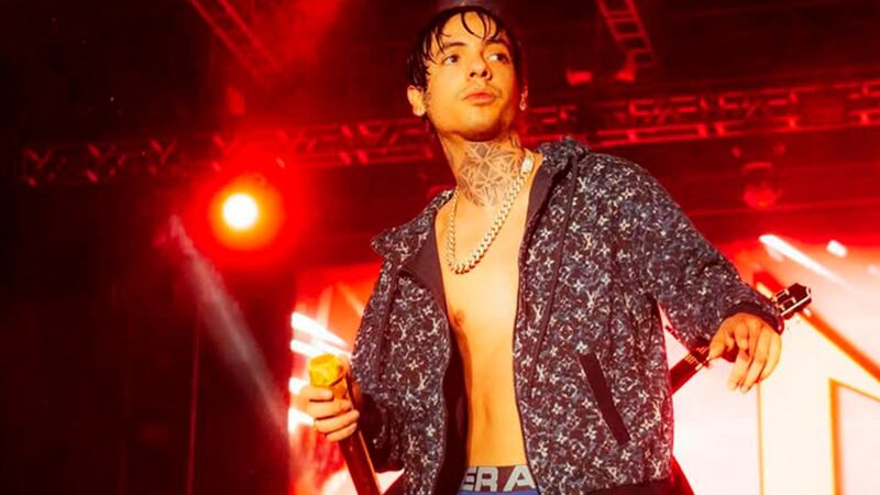 ¿Ya no le importa? Natanael Cano lanza mensaje a ‘El Mencho’ en pleno concierto